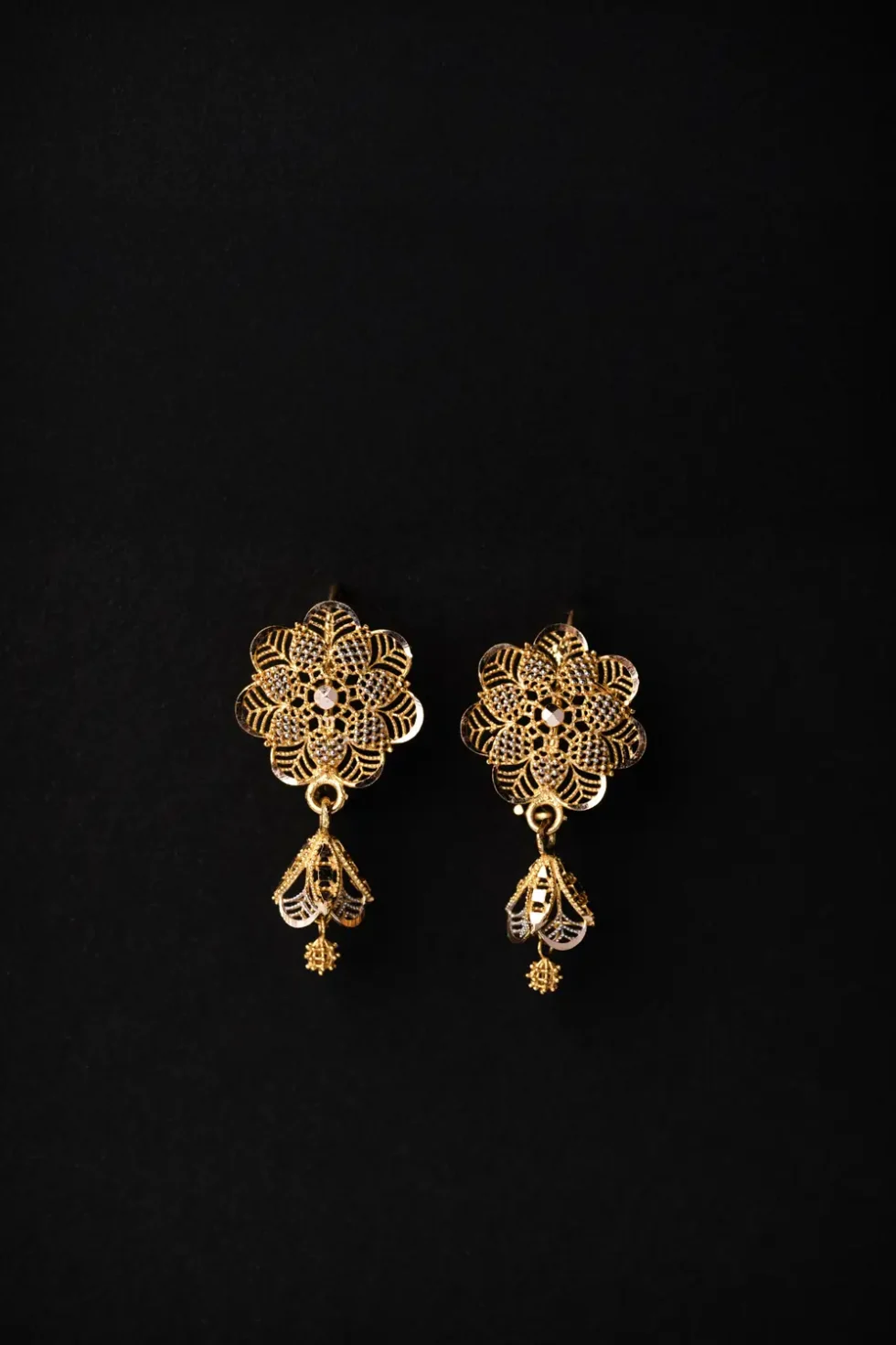 Refined Saudi Gold Earrings Design