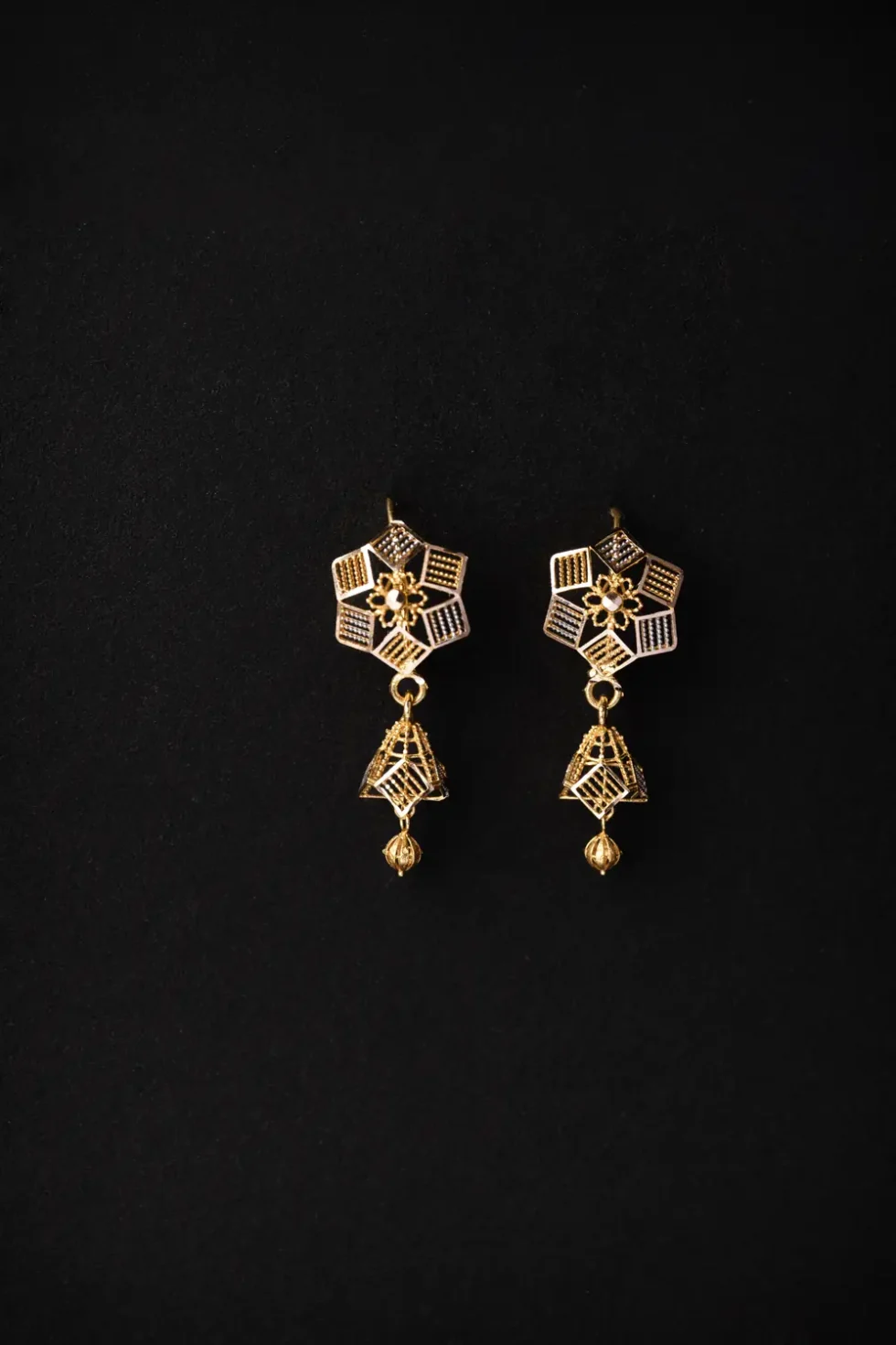 Elegant Saudi Gold Earrings Design