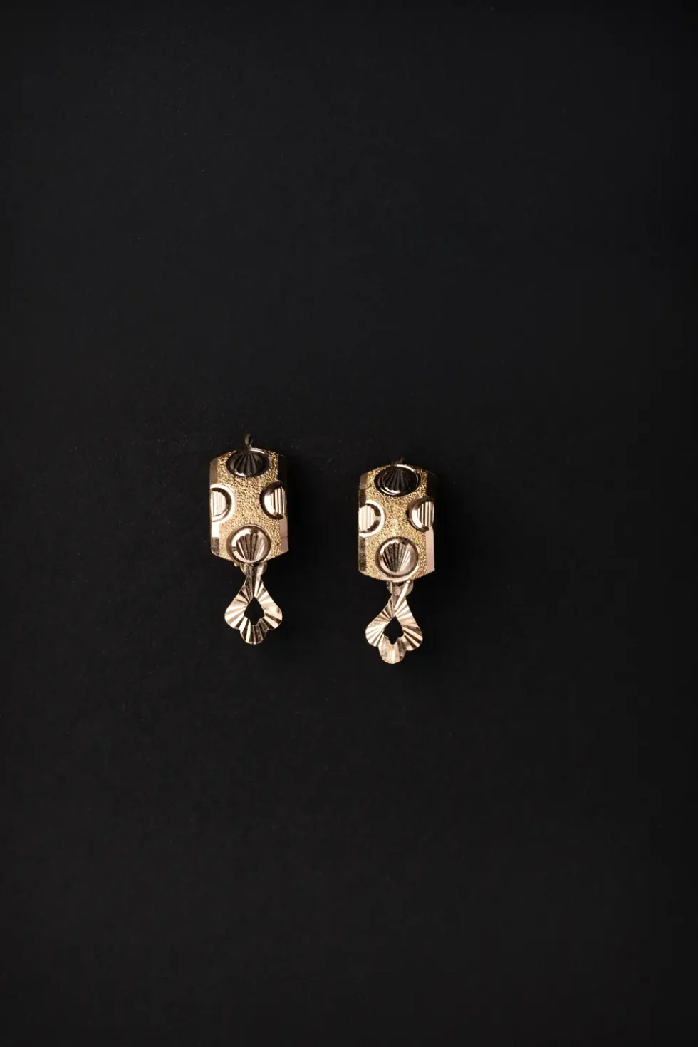 Sleek Local Gold Earrings Design