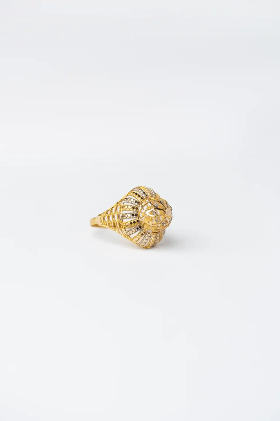 Elegant Dubai Style Gold Ring Design