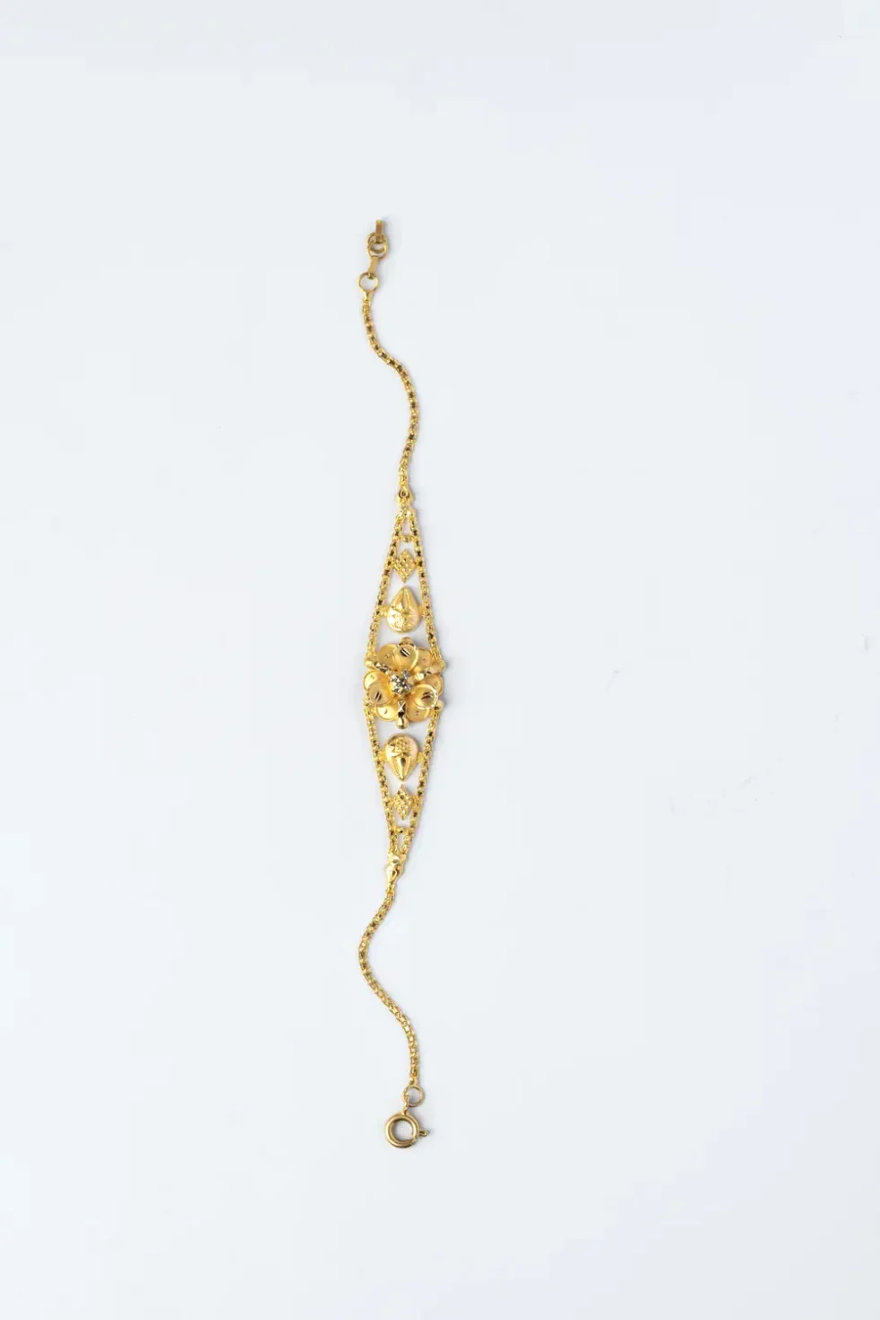 21K Gold Elegant Traditional Bracelet Side View