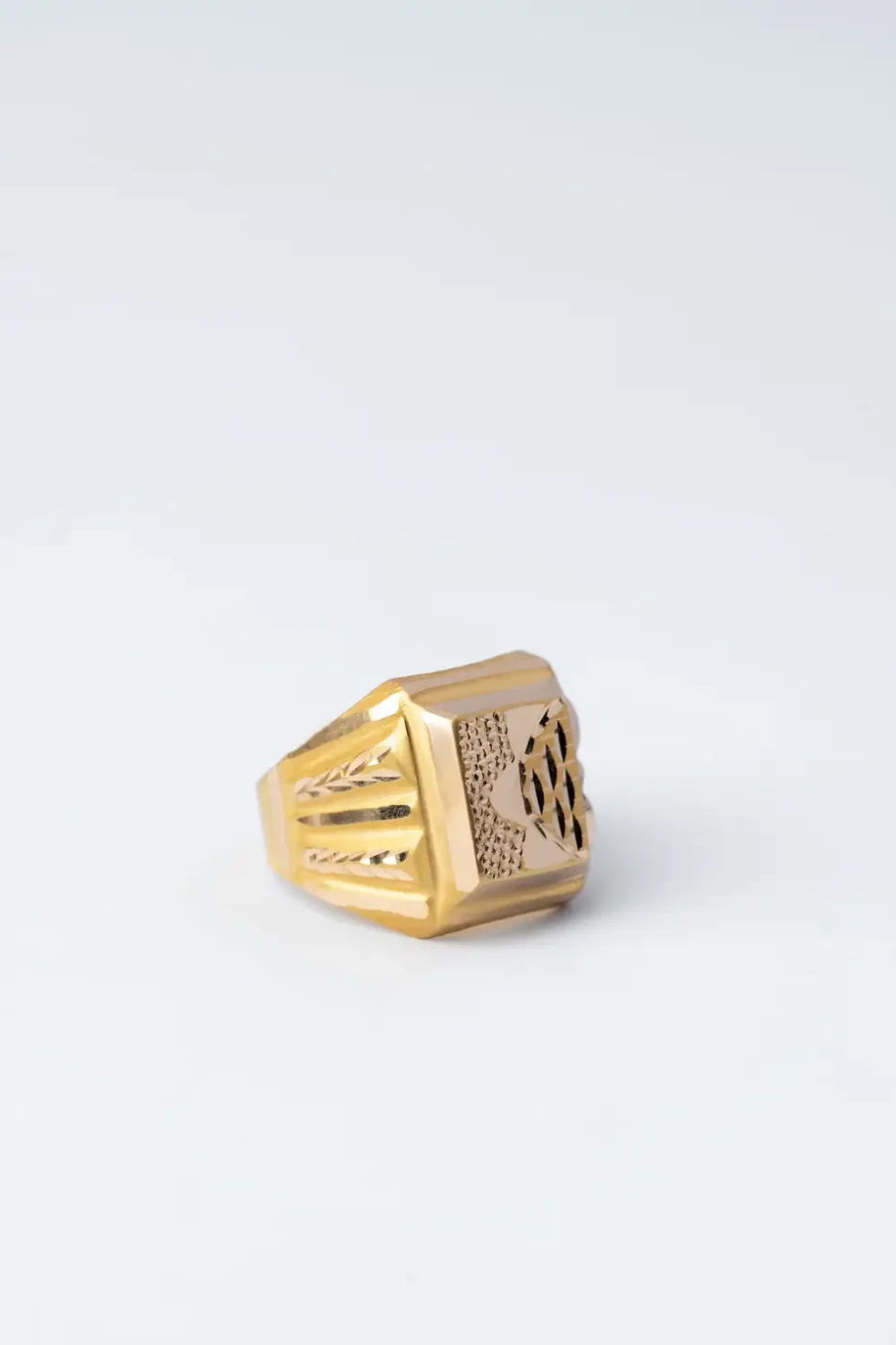 Solid Men's Traditional Gold Ring Design