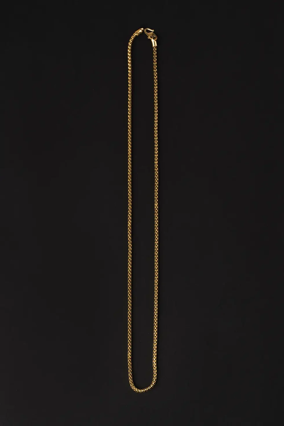 Box Link Gold Chain Side View