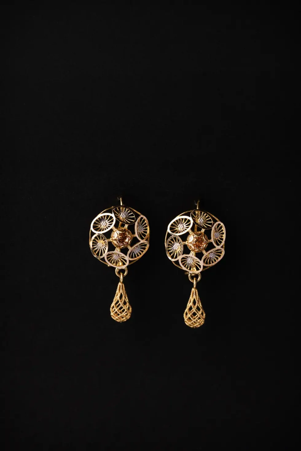 Elegant Classic Saudi Gold Earrings Design